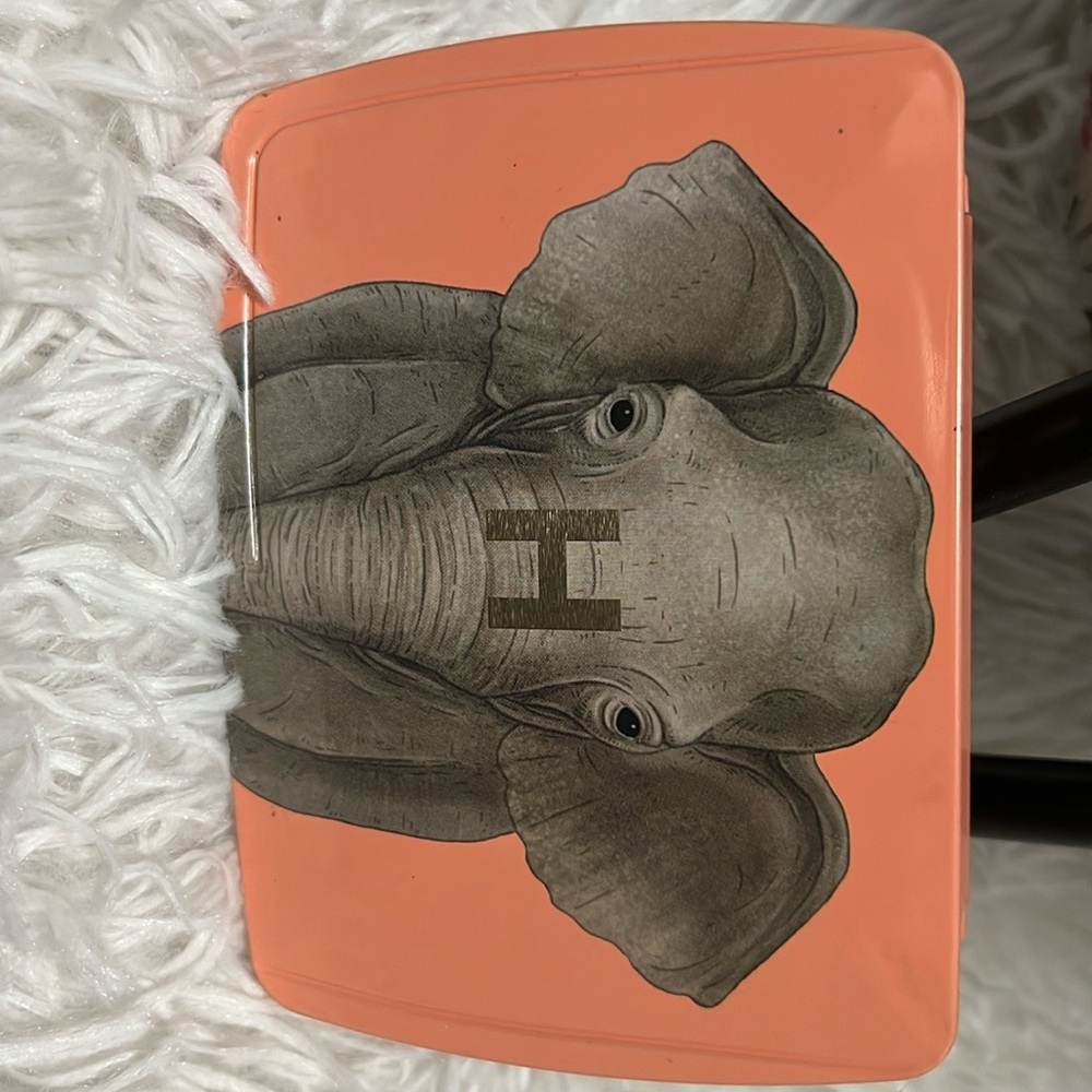 Hourglass Elephant pallet